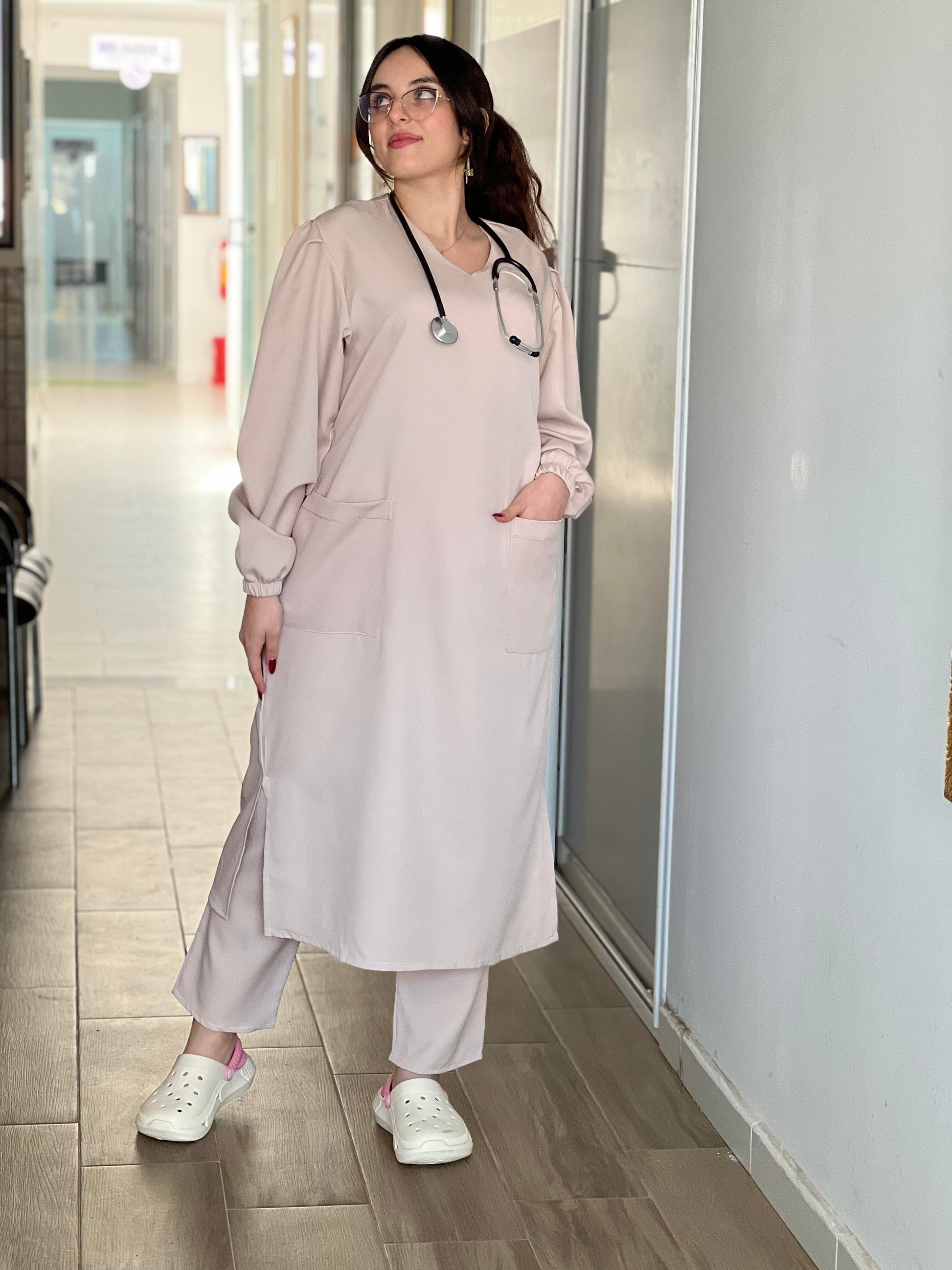 Tenue médicale pour femme - Beige (Modèle longue)