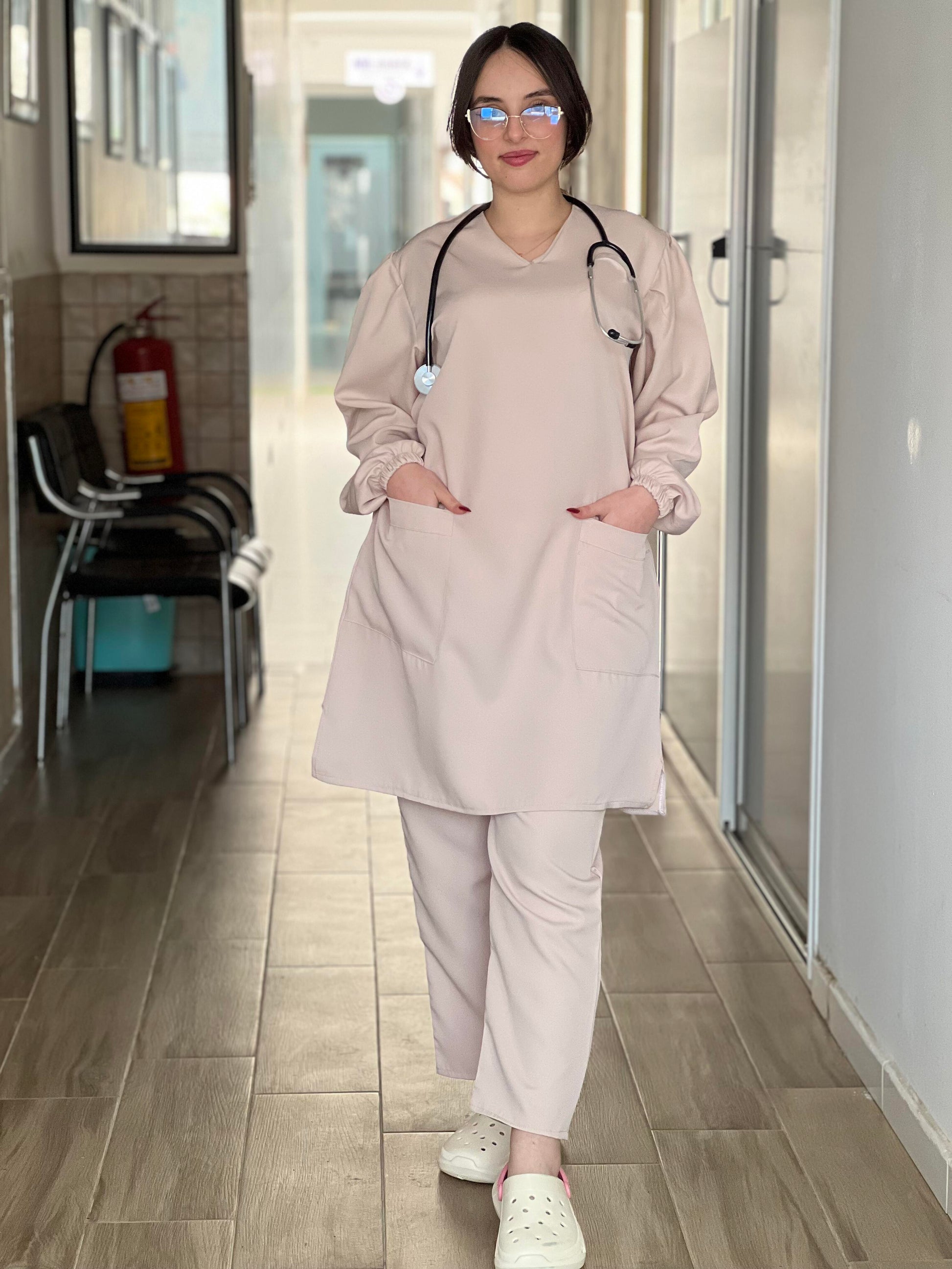 Tenue médicale pour femme - Beige (Modèle moyenne)