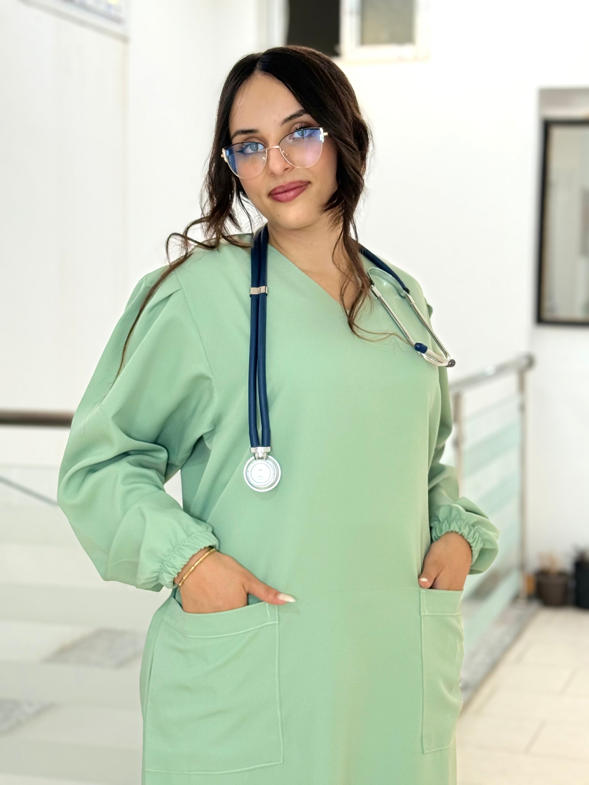 Tenue médicale pour femme - Vert Olive (Modèle longue)
