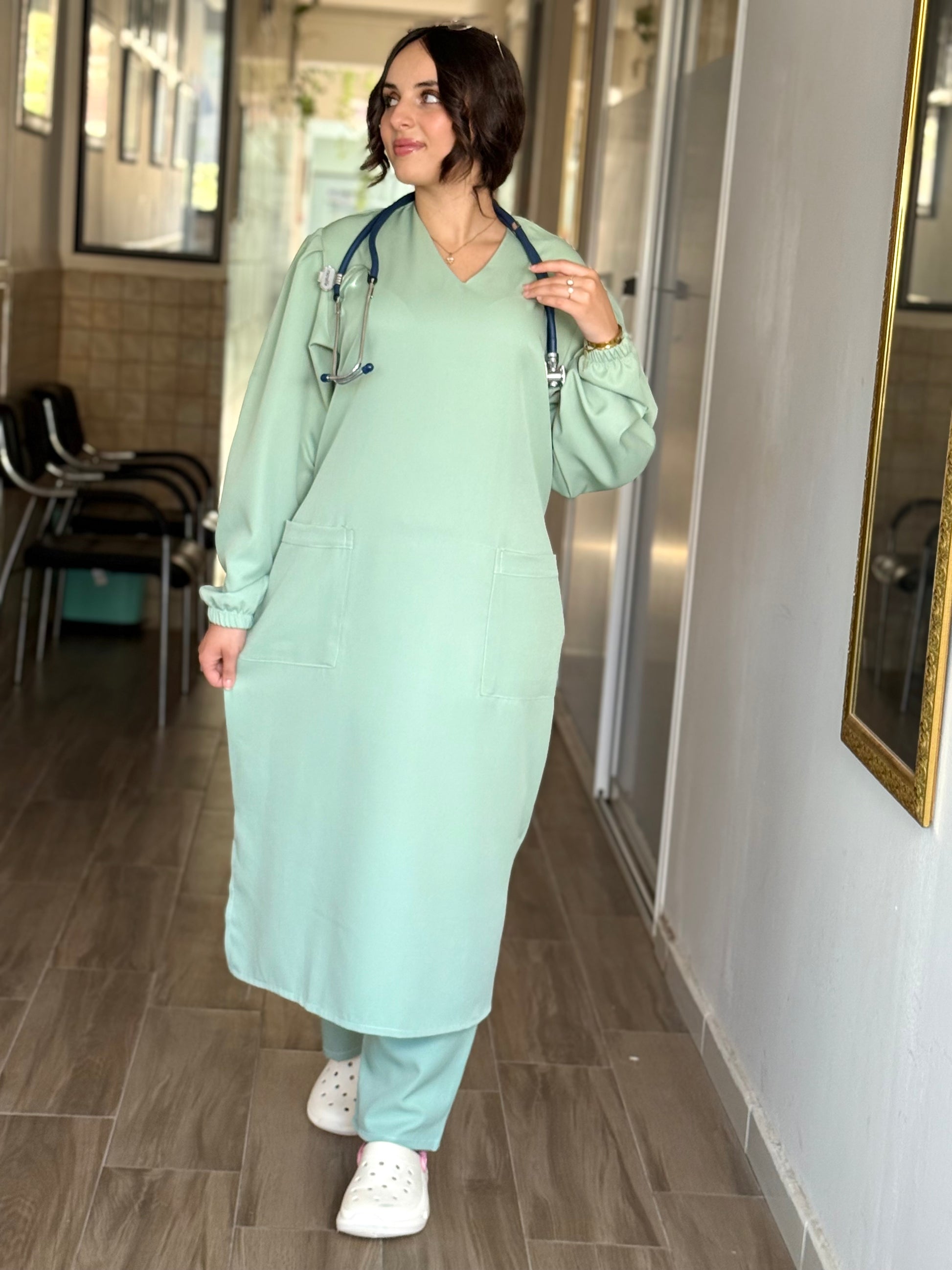 Tenue médicale pour femme - Vert Olive (Modèle longue)