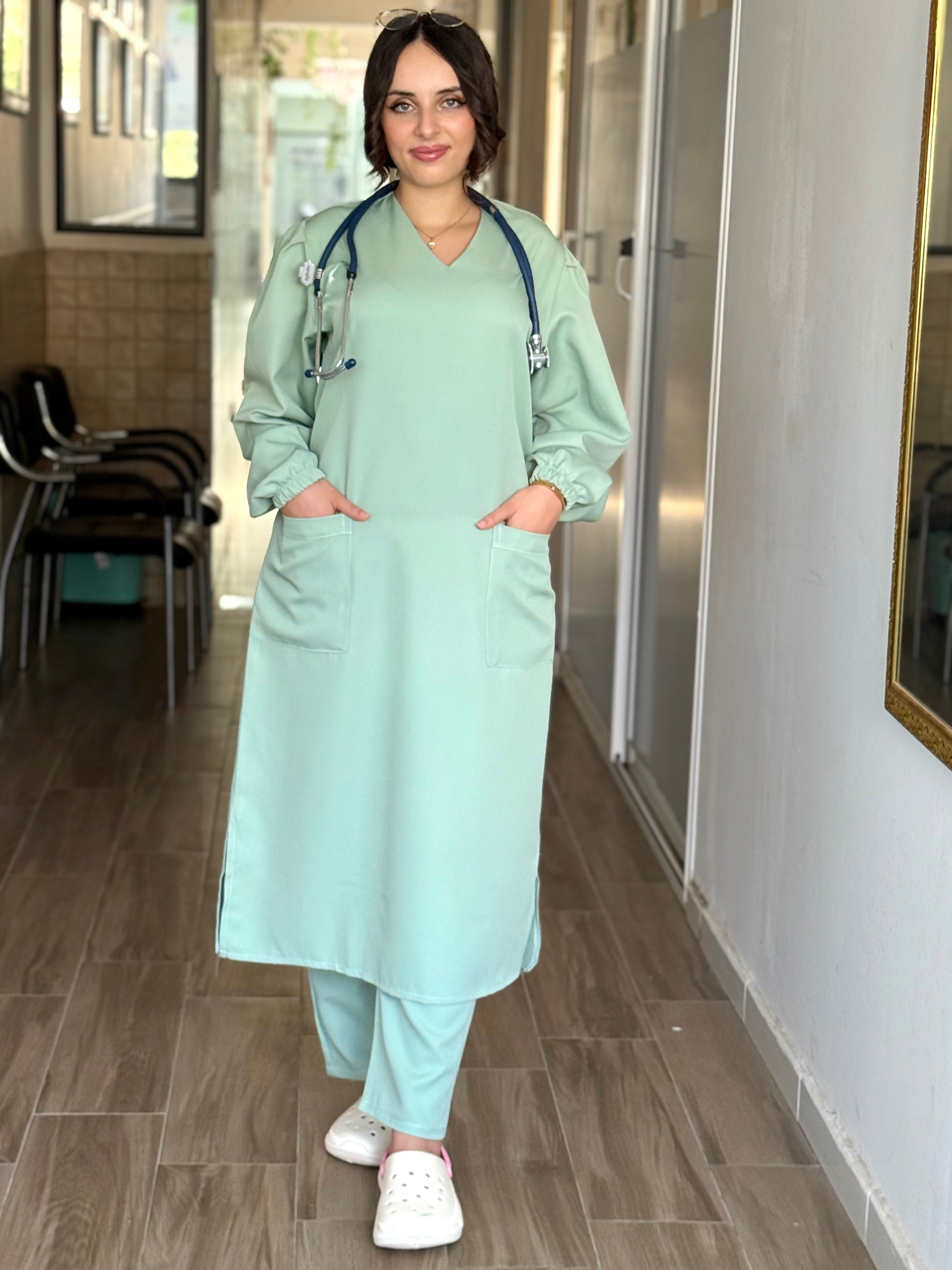 Tenue médicale pour femme - Vert Olive (Modèle longue)