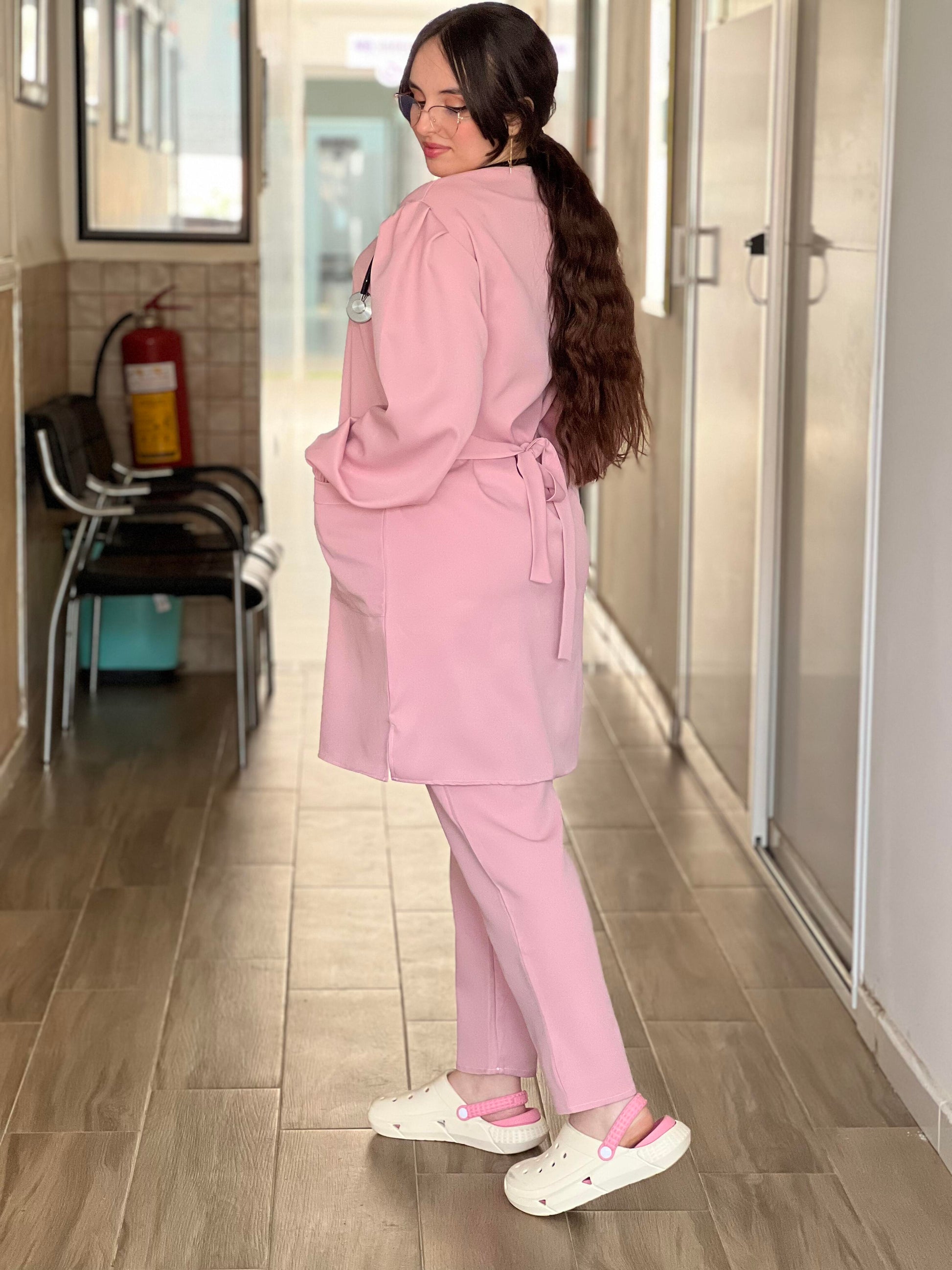 Tenue médicale pour femme - Rose (Modèle moyenne)