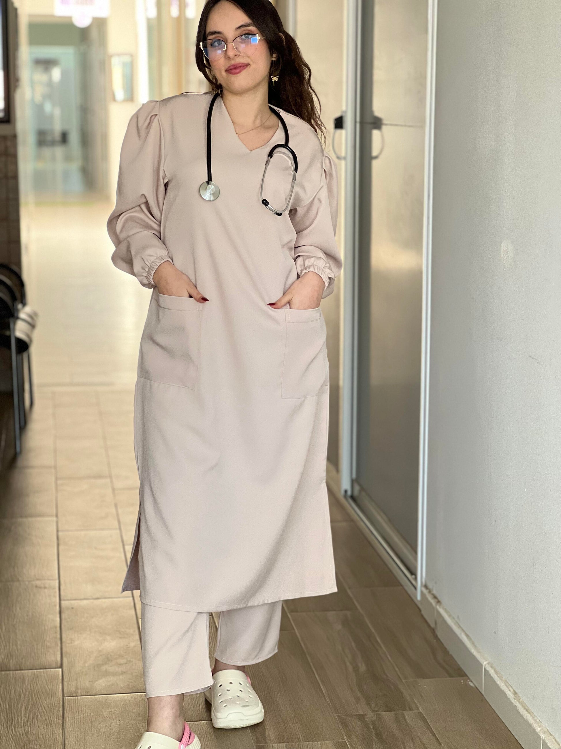 Tenue médicale pour femme - Beige (Modèle longue)