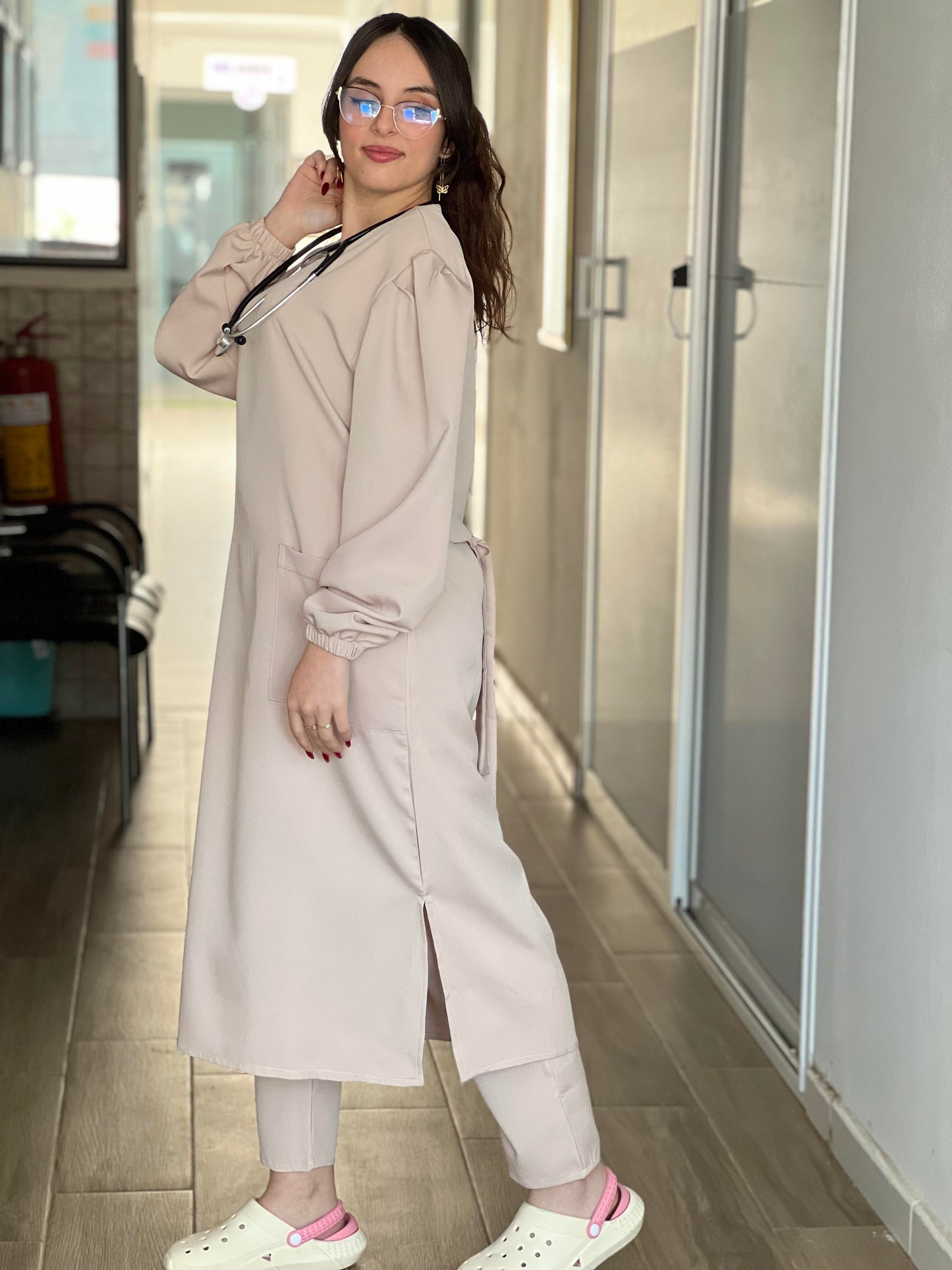 Tenue médicale pour femme - Beige (Modèle longue)