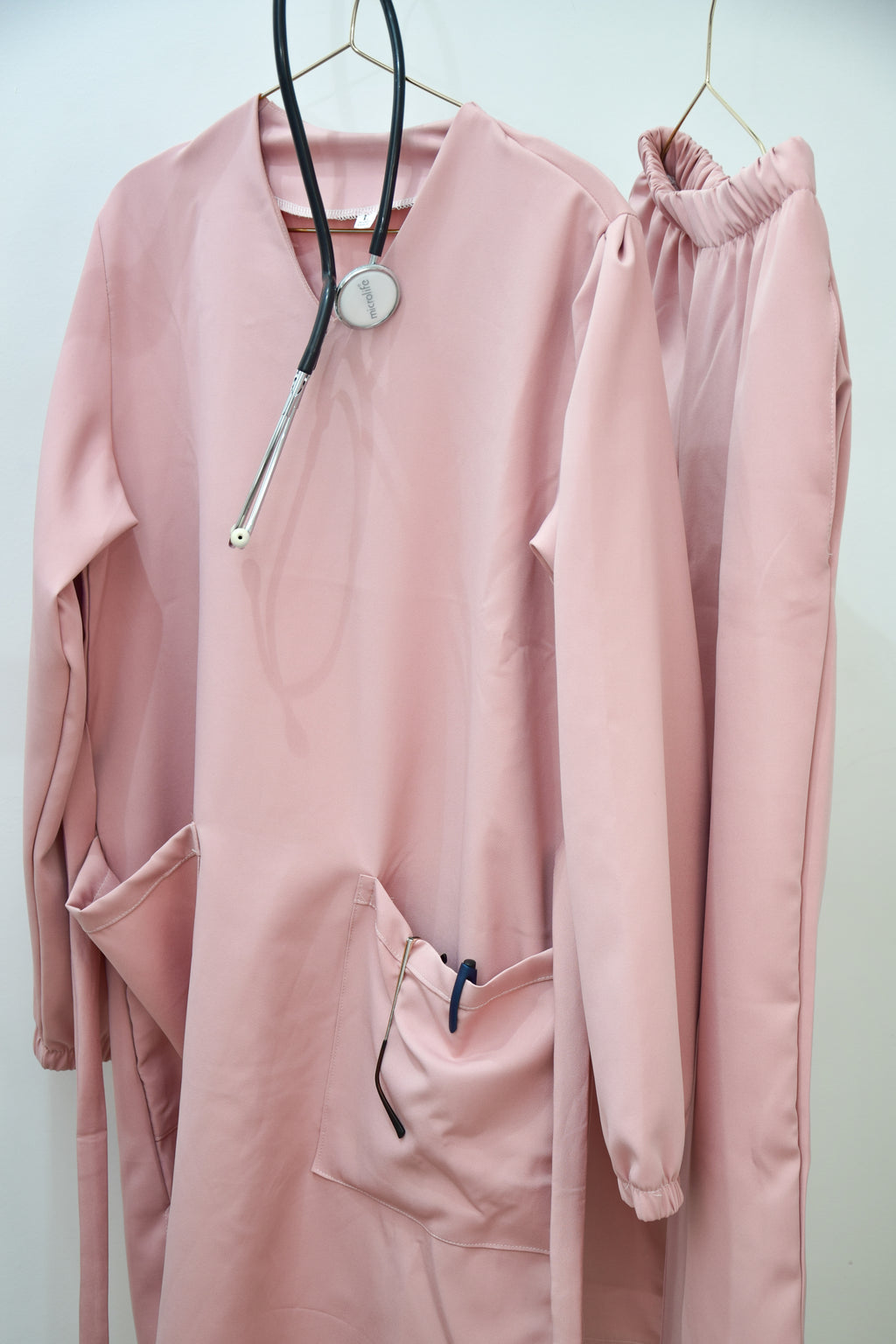 Tenue médicale pour femme - Rose (Modèle moyenne)