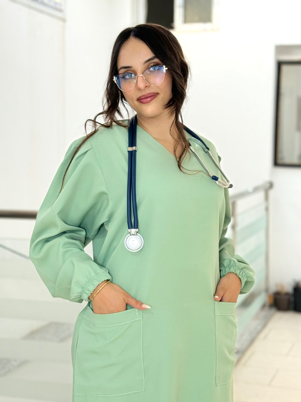 Tenue médicale pour femme - Vert Olive (Modèle longue)
