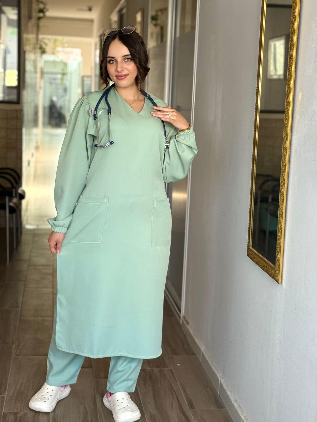 Tenue médicale pour femme - Vert Olive (Modèle longue)