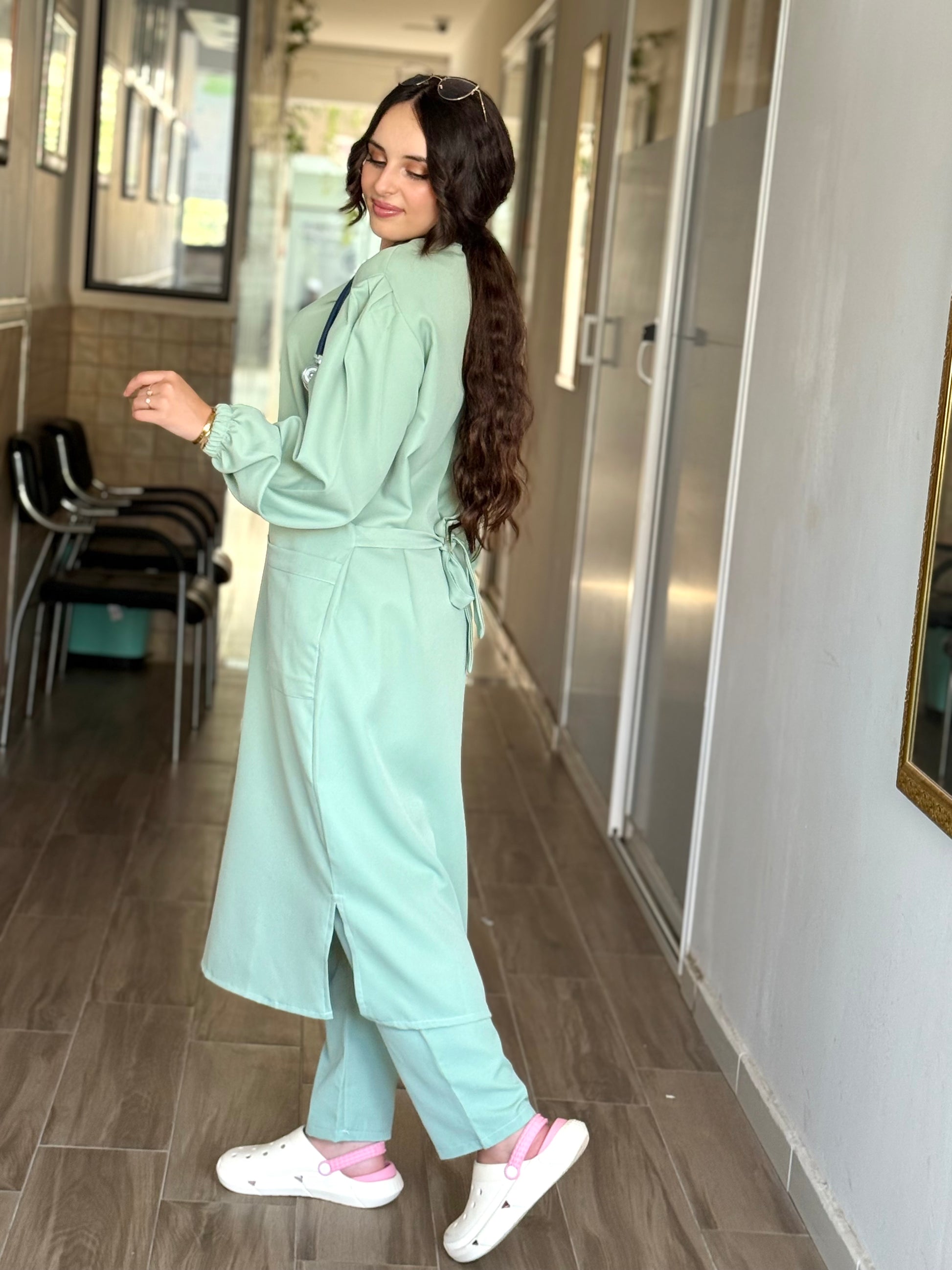 Tenue médicale pour femme - Vert Olive (Modèle longue)